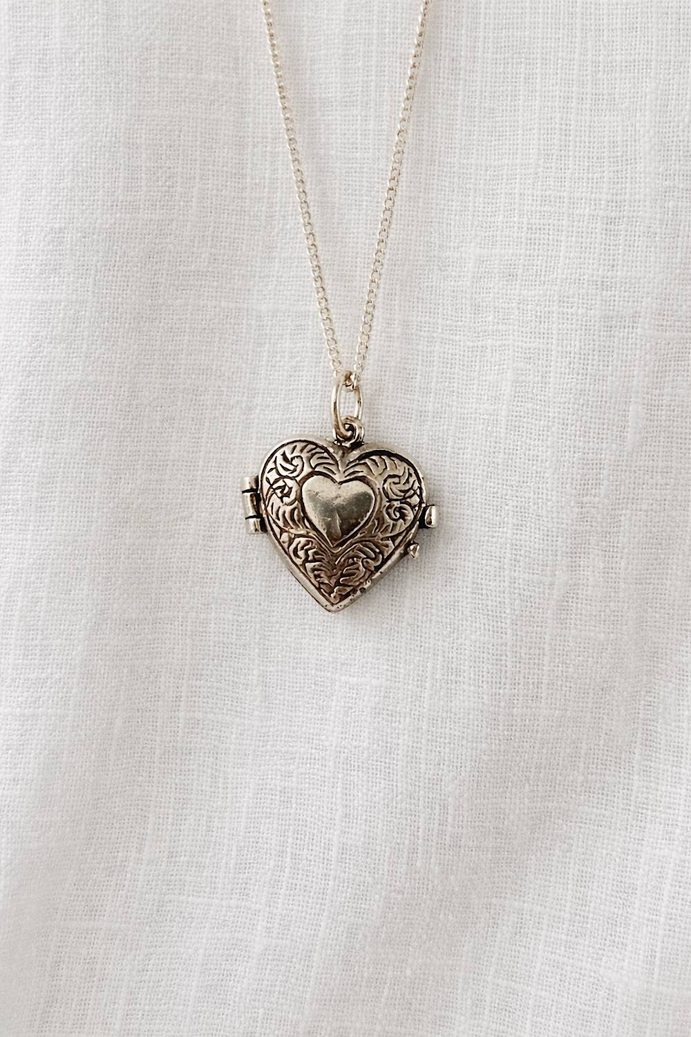 A Littel Love Story Necklace